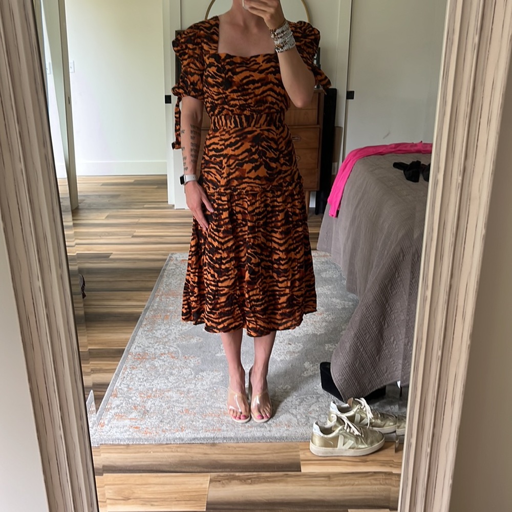 WALTER‎ BAKER Yosline Gathered Tiger Jacquard Midi Dress Size 4 NWOT - Picture 4 of 14